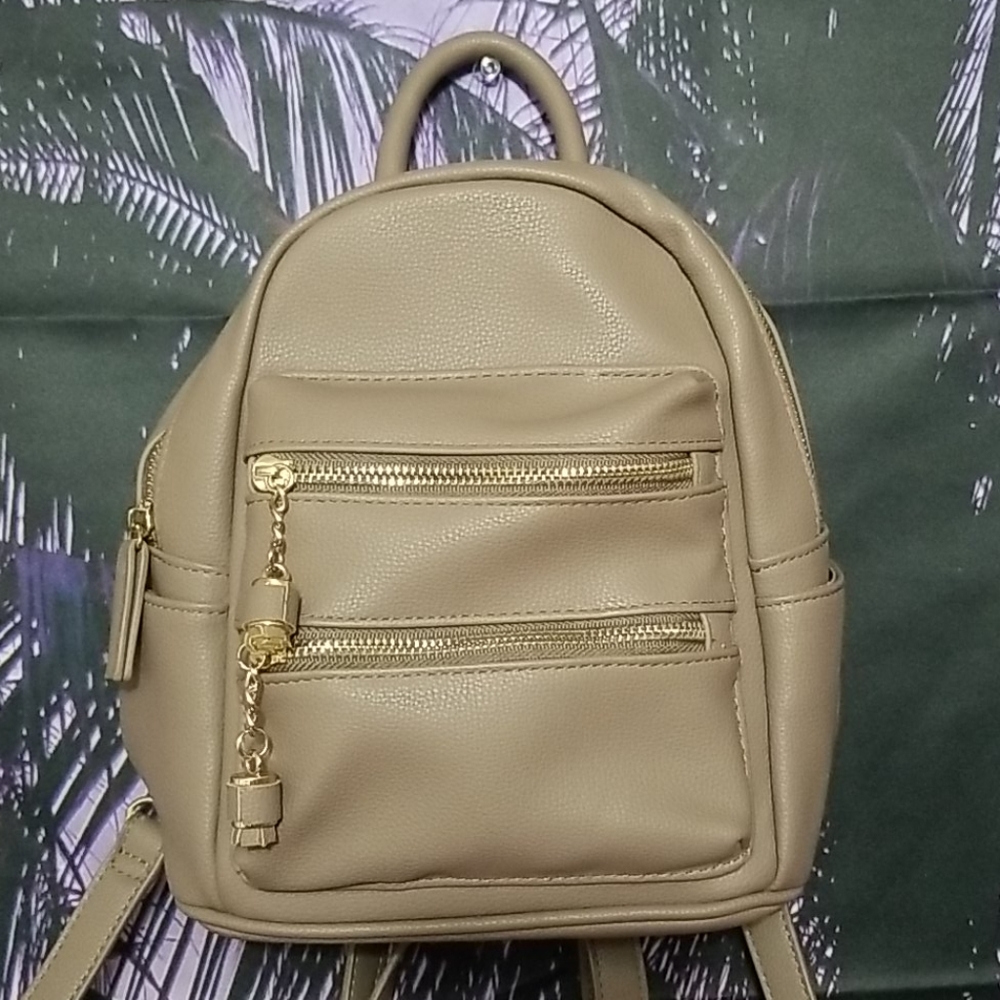 NWOT Brentano mini backpack - Color: Taupe